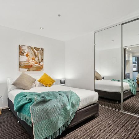 Complete Host Halo Apartments Melbourne Oda fotoğraf